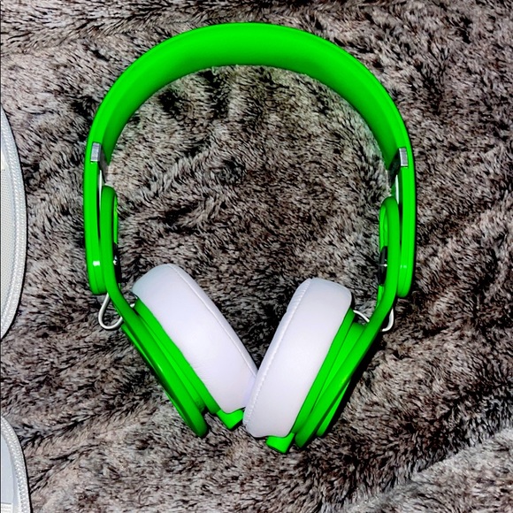 Accessories - BEATS SOLO MIXR HEAD PHONES